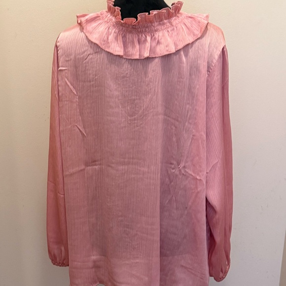 Ruffled Pink Women's Top NEW - Picture 3 of 3